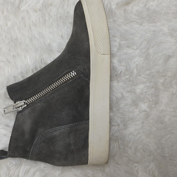 Steve Madden Suede Charcoal Wedge Shoe. Size 7.5 - Picture 6 of 11